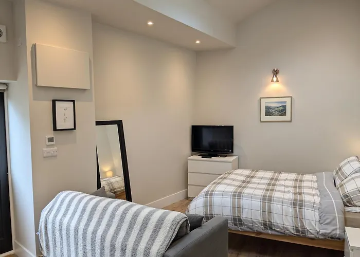 Light, Modern Detached Studio In Eyam